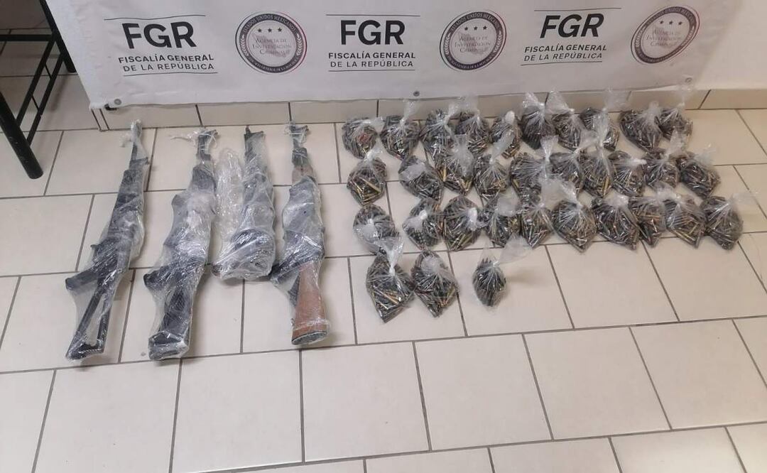 Aseguran granadas militares, droga y autos robados en EU que permanecían en una casa de seguridad en Cananea, Sonora (07/06/2025). Foto: US Custom and Border Protection