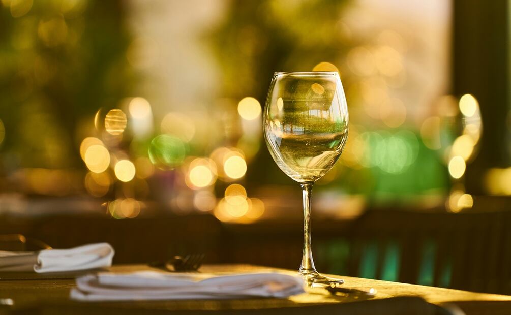 Vinos blancos y cocina de mar. Foto: Pexels