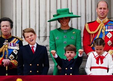 Príncipe Louis se roba el espectáculo en el primer cumpleaños oficial de Carlos III como rey