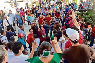 Padres de familia exigen clases en Oaxaca y Chiapas 