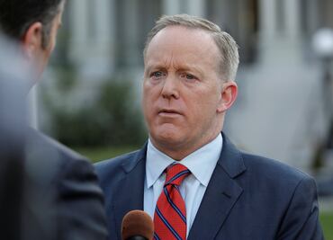 Sean Spicer se disculpa por comentarios sobre Hitler