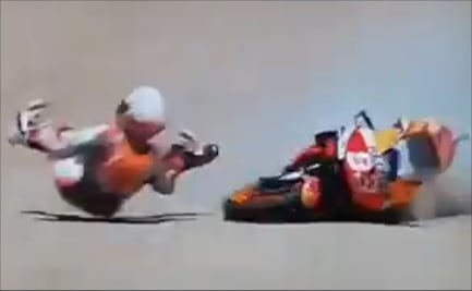 Piloto de Moto GP sufre escalofriante caída en plena carrera