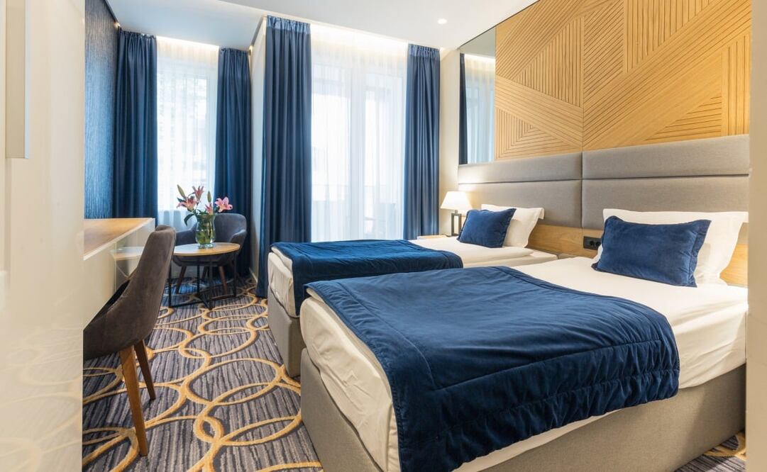 Limpia todas las superficies que, directa o indirectamente, estarán cerca de tu cara. Foto: iStock