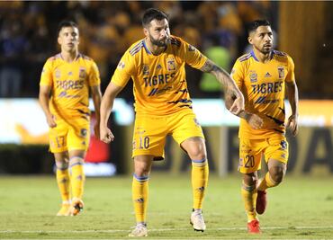 Tigres se impone a las Chivas y se acerca a la Liguilla