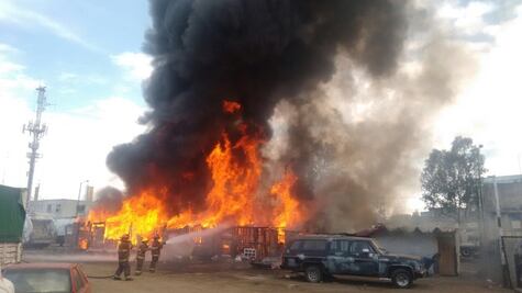 Se incendia predio en Naucalpan, no hay lesionados 