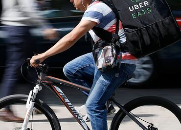 "Hartos" de la delincuencia, repartidores de aplicaciones se manifiestan en Paseo Tollocan