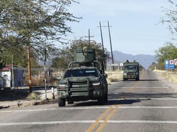 Patrullas artilladas del Ejército vigilan llegada de AMLO a pueblo de “El Chapo”