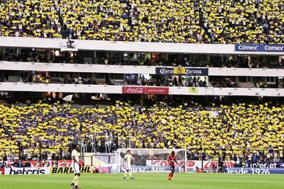 Noche de plenilunio y amor amarillo