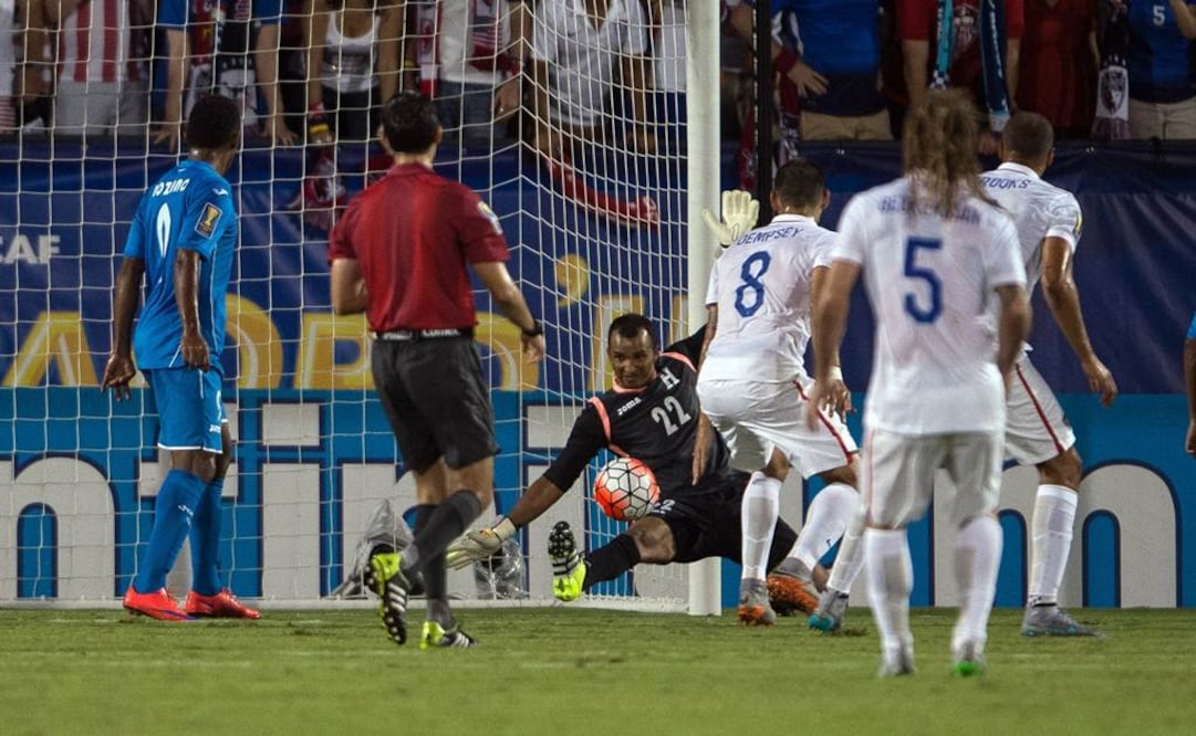 Estados Unidos sufre en su debut