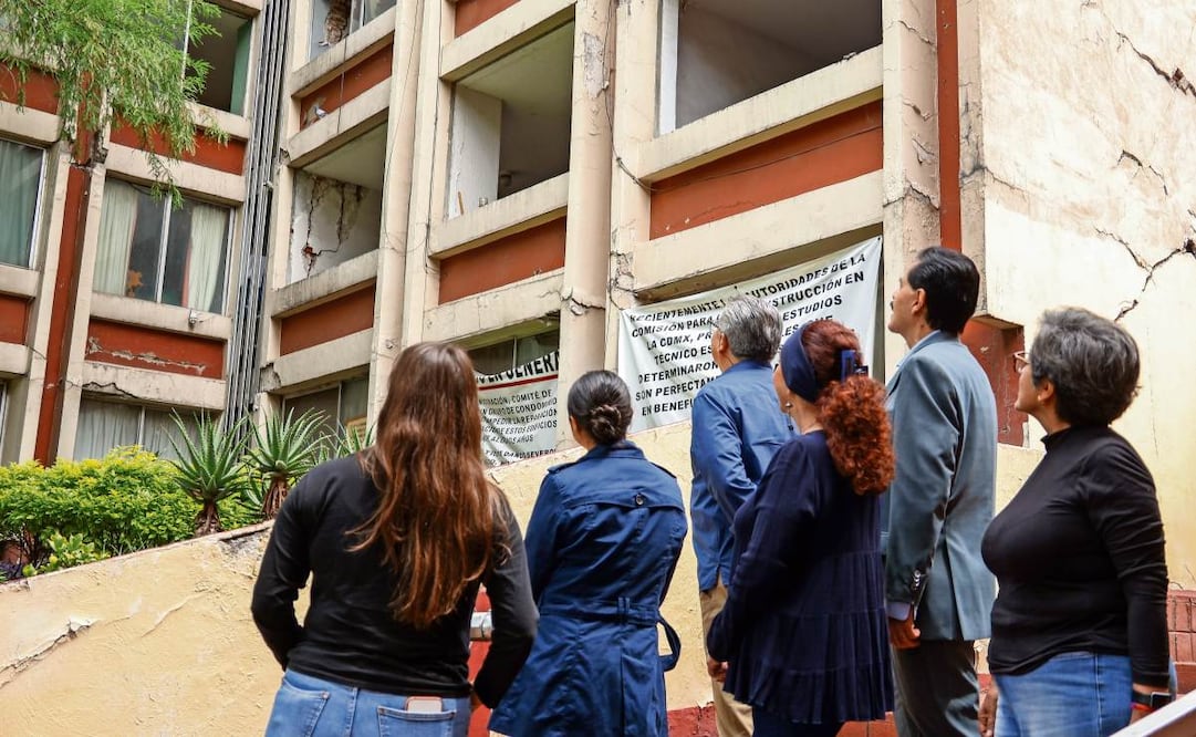 Más de 70 familias del inmueble ubicado en Aguascalientes 12, colonia Roma Sur, esperan la resolución de amparos para poder regresar a sus viviendas.  Foto: Karla Guerrero