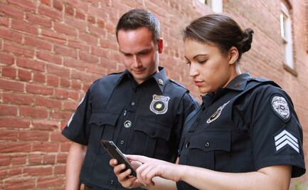 Policías “ponen música” para impedir que los suban a las redes sociales