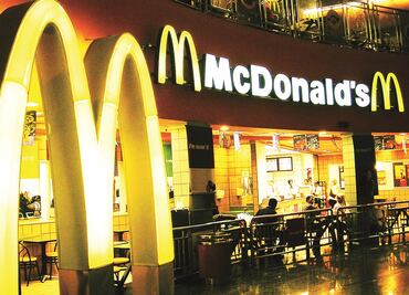 McDonald's cierra la mayoría de restaurantes en supermercados Walmart de EU