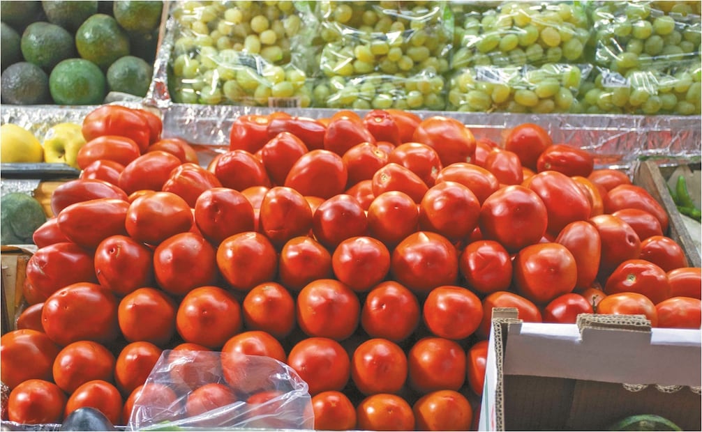 el jitomate encabezó la lista de los productos con las mayores alzas. Foto: Archivo