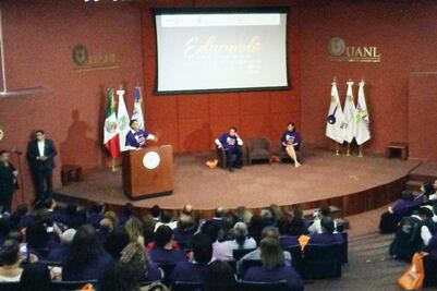 Se pone "Bronco" contra los medios