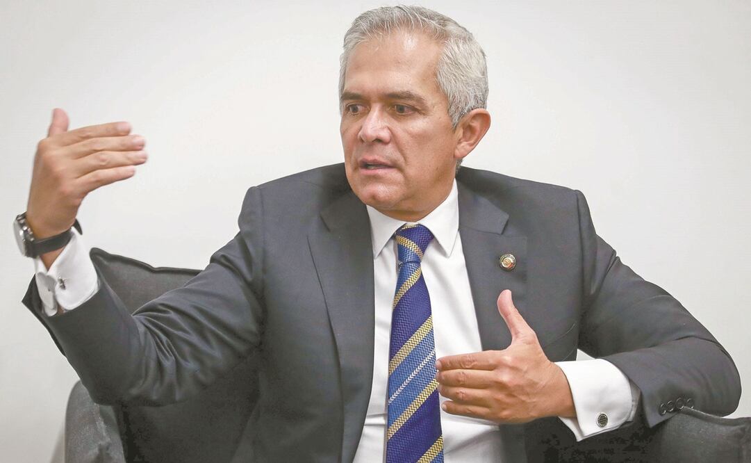 Miguel Ángel Mancera Espinosa, coordinador del PRD en la Cámara de Senadores. Foto: DIEGO SIMÓN. EL UNIVERSAL