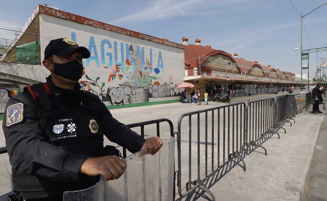 Eje 1 Norte amaneció libre, sin puestos semifijos, luego del operativo para retirar al ambulantaje. Foto: Berenice Fregoso / EL UNIVERSAL 