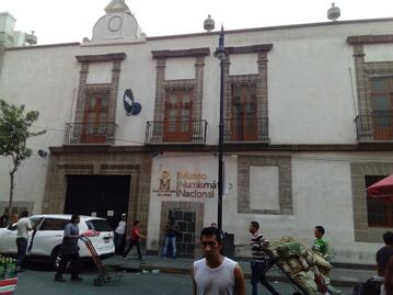 Cuando los billetes eran cuadrados y las monedas no eran redondas