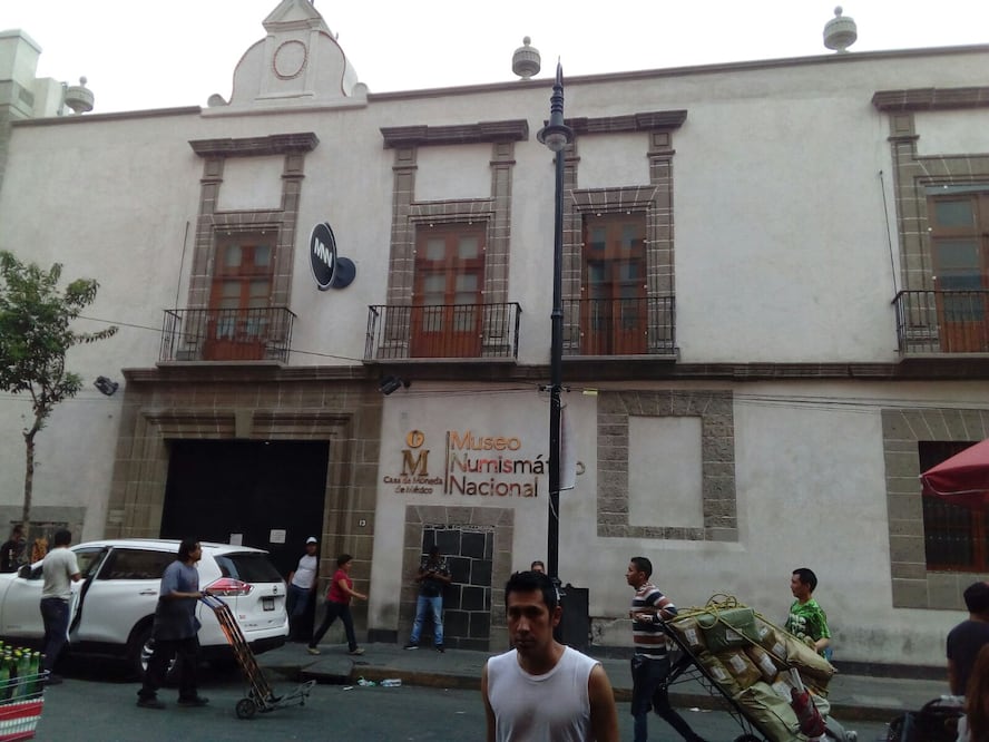 Cuando los billetes eran cuadrados y las monedas no eran redondas