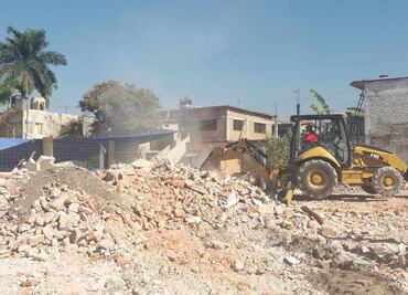 Habitantes de Jojutla inician el acarreo de escombros