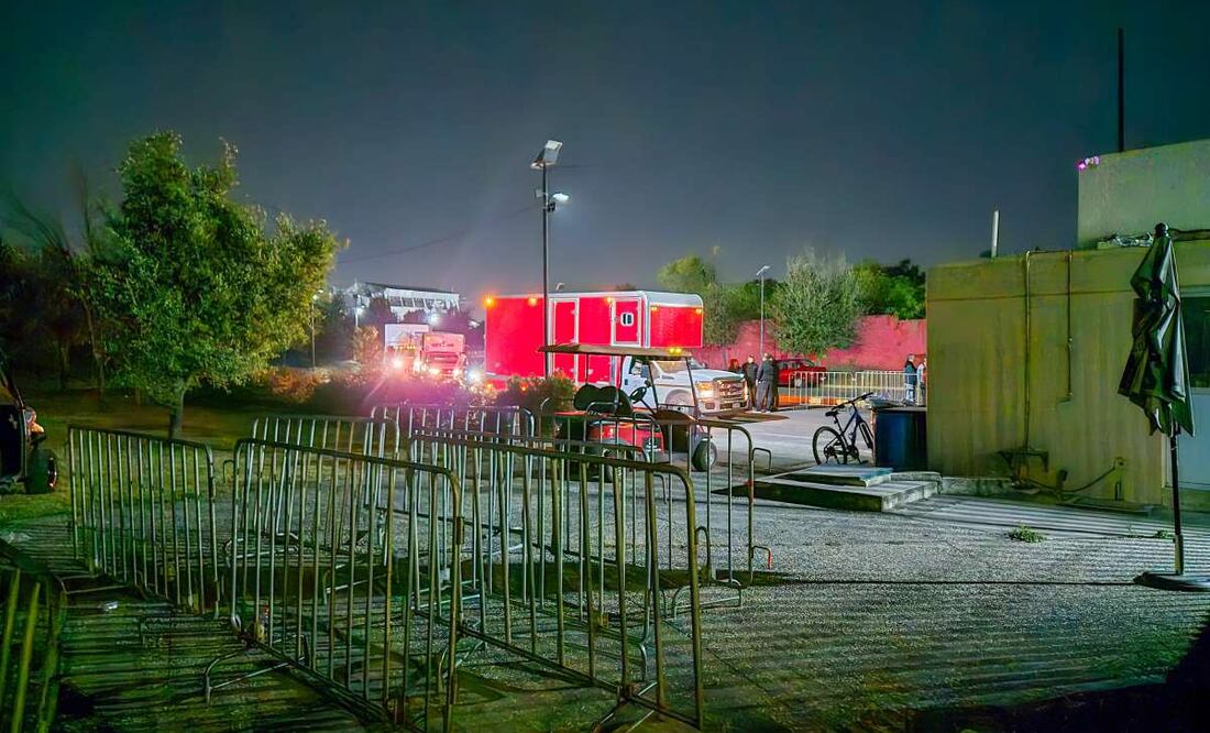 Tras retiro de sellos de suspensión en Parque Bicentenario, retiran estructuras de Festival Ceremonia (15/04/2025). Foto: Jorge Alejandro Medellín