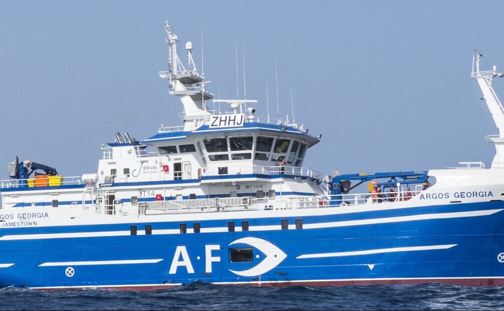 Vista del pesquero Argos Georgia, en el que iban 27 personas a bordo, entre ellos tripulantes españoles, que se hundió en las Islas Malvinas. Foto: EFE