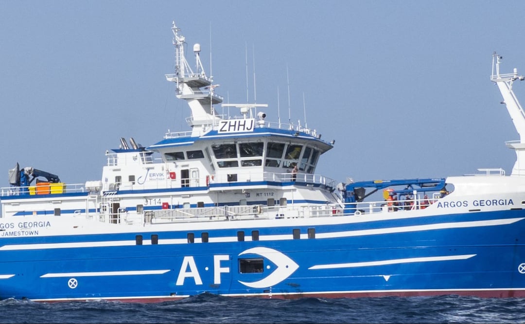 Vista del pesquero Argos Georgia, en el que iban 27 personas a bordo, entre ellos tripulantes españoles, que se hundió en las Islas Malvinas. Foto: EFE