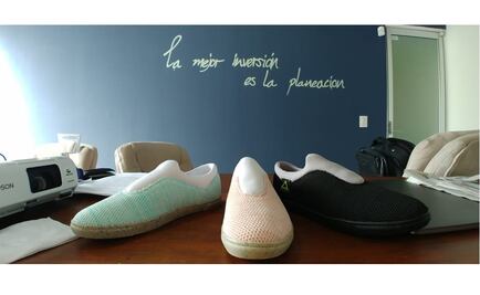 Transforman PET y sargazo en zapatos ecológicos