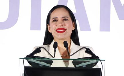 Le gritan "jefa de gobierno" a Sandra Cuevas en evento público; "se escucha bonito", dice