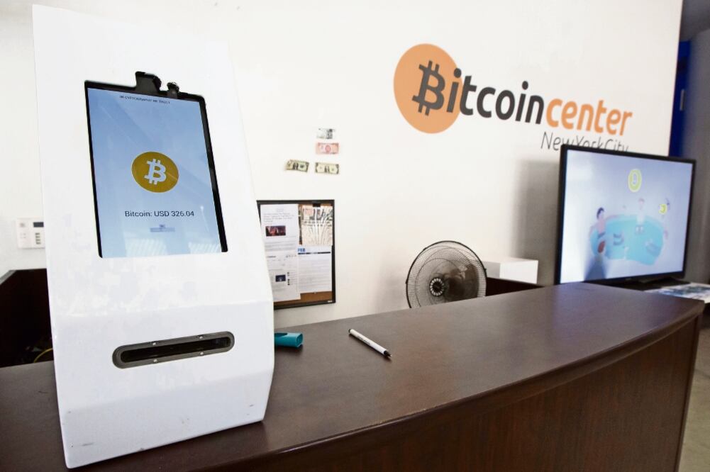 El bitcoin es un mercado libre en el mundo y no se puede controlar, por lo que se busca regular la compra y venta de estos activos para prevenir fraudes. (ARCHIVO EL UNIVERSAL)