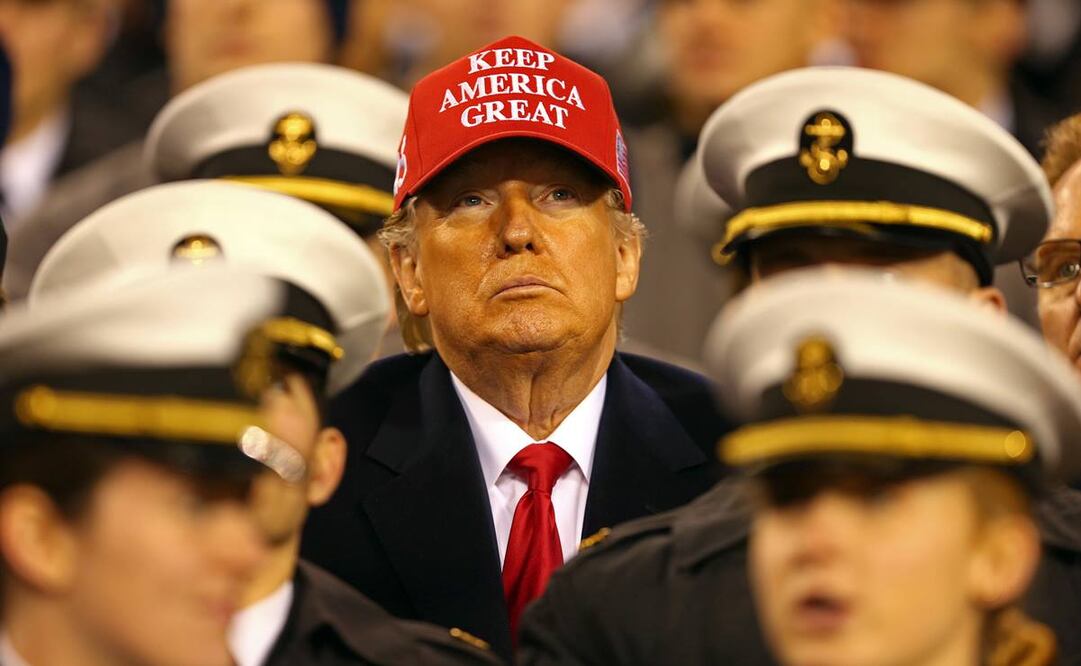 Muchos manifestantes portaban pancartas con las que exigían la destitución del presidente Donald Trump (Reuters)