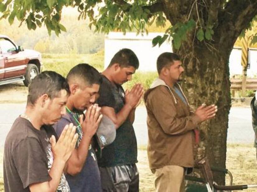 Regresan migrantes tras batalla en EU… menos uno