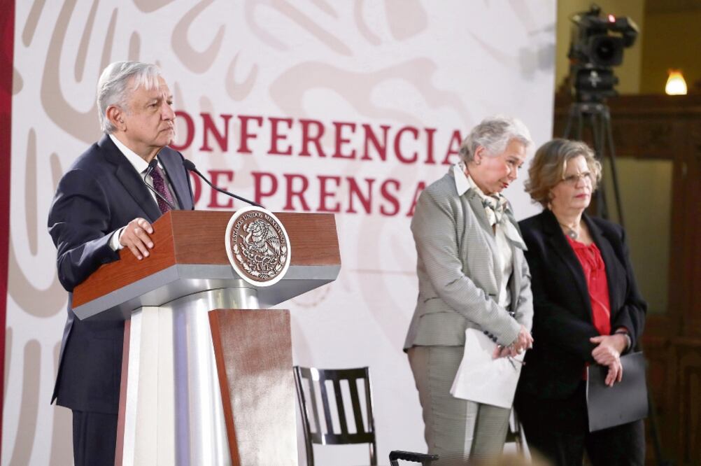 El Presidente, acompañado de las titulares de Segob, Olga Sánchez, y de Inmujeres, Nadine Gasman, hizo el anuncio en su conferencia matutina. (BERENICE FREGOSO. EL UNIVERSAL)