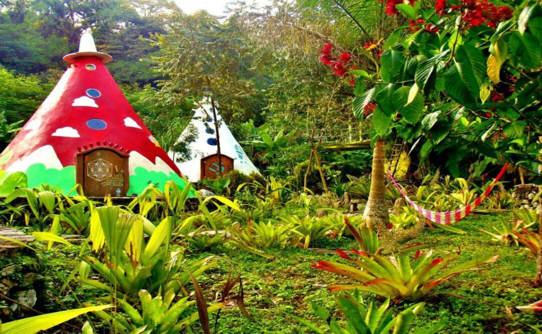 Tipis con camas individuales y servicios de regadera. (Foto: Cortesía Casa Caracol)