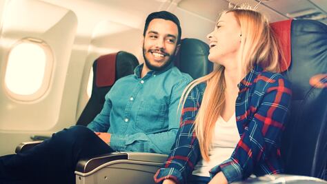 Una de cada 50 personas encuentra al amor de su vida en un avión: encuesta