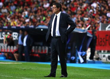 Luis Fernando Tena deja el banquillo del Querétaro