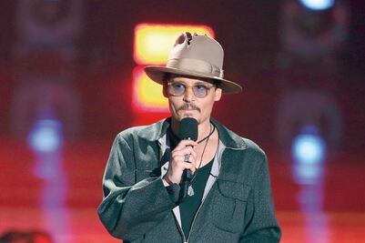 Johnny Depp imita a un “engreído” Donald Trump