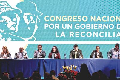 Inician las FARC transición para convertirse en partido político