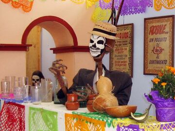 Xochimilco en Día de Muertos más allá de “La Llorona”