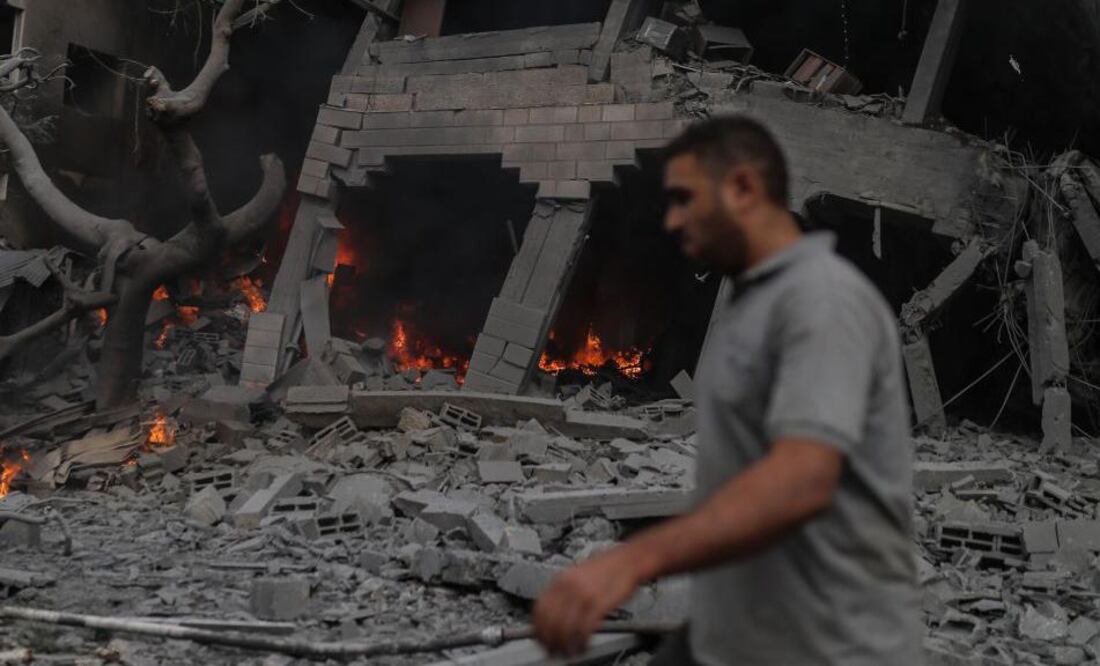 Israel advierte que los bombardeos "son solo el comienzo" y Hamás amenaza con ejecutar rehenes con cada ataque a Gaza