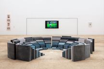 Vestigios del Estadio Azteca y un campo llanero: instalaciones sobre futbol en el Museo Jumex 