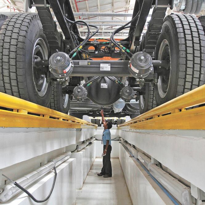 La NOM 044 ocasionó en meses anteriores precompras de camiones con tecnología Euro IV o EPA 04, ya que las nuevas unidades son más costosas. ARCHIVO EL UNIVERSAL