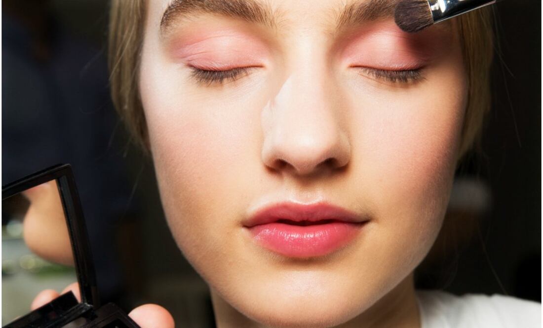 El maquillaje rosado estuvo presente en la colección de Christian Dior
