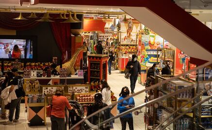 Caen las ventas minoristas en EU; en enero totalizaron 723 mil 900 mdd, 0.9% menos que en diciembre