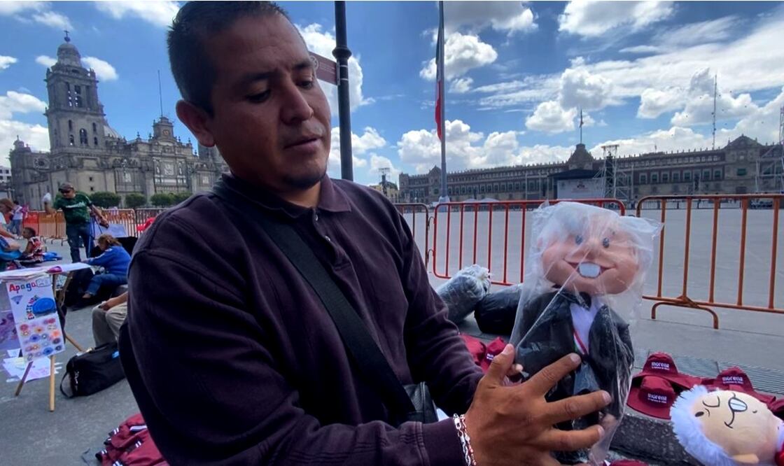 Vendedores ambulantes ofrecen hasta en 500 pesos los famosos “AMLITOS” parlantes pues aseguran que ya se agotaron. Foto: Alelhí Salgado