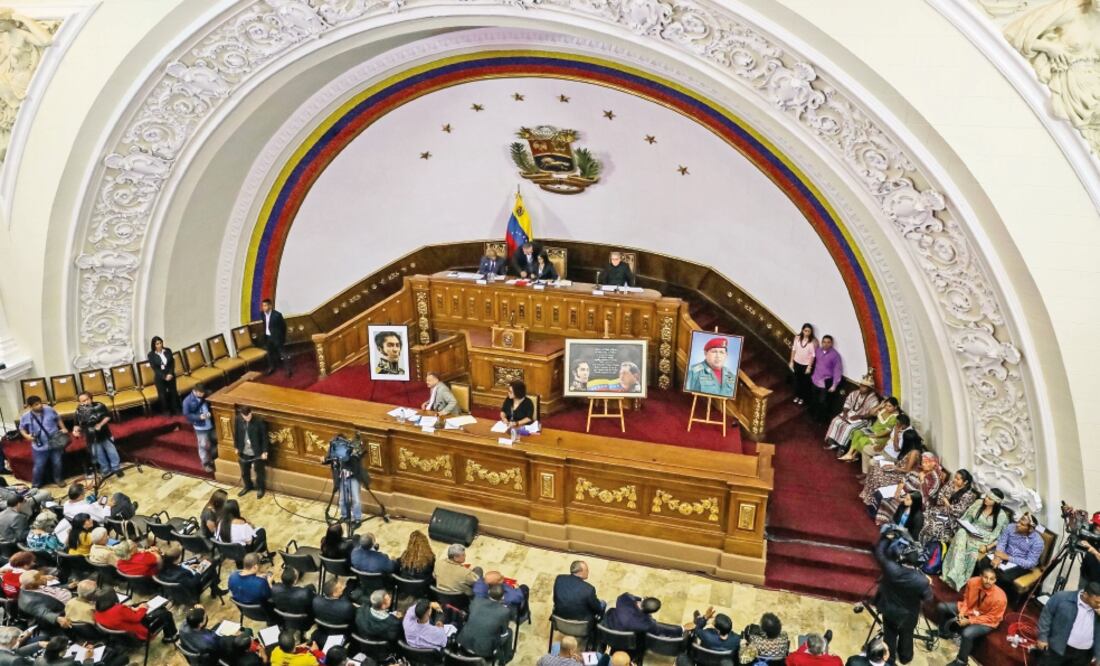 La Asamblea Nacional Constituyente aprobó ayer durante su sesión la creación de la comisión de la verdad, a petición de Nicolás Maduro. (MIGUEL GUTIÉRREZ. EFE)