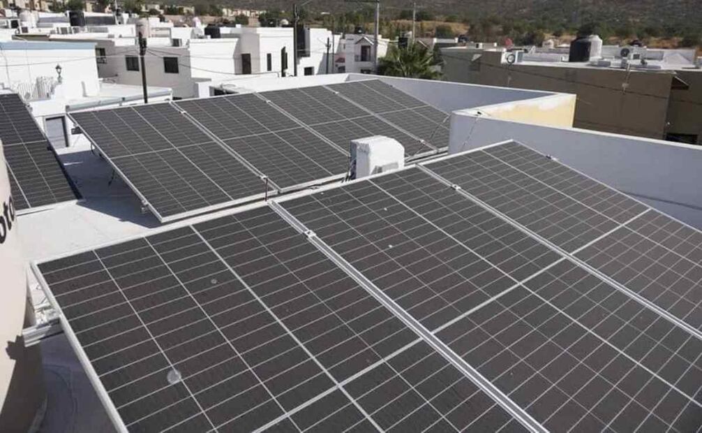 El presidente municipal de Hermosillo, Antonio Astiazarán, destacó, entre otras cosas, el uso de energía solar en oficinas municipales. Foto: Especial