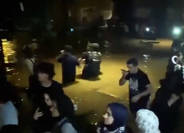 VIDEO: ¡Atrapados en la biblioteca! Inundaciones causan momentos de terror en Turquía