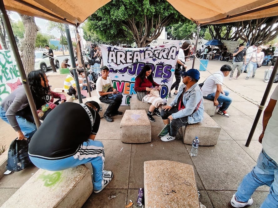 Integrantes de la Comuna 420 mantienen sus actividades en la glorieta de Simón Bolívar en la colonia Guerrero. Foto: Fabián Evaristo/ EL UNIVERSAL