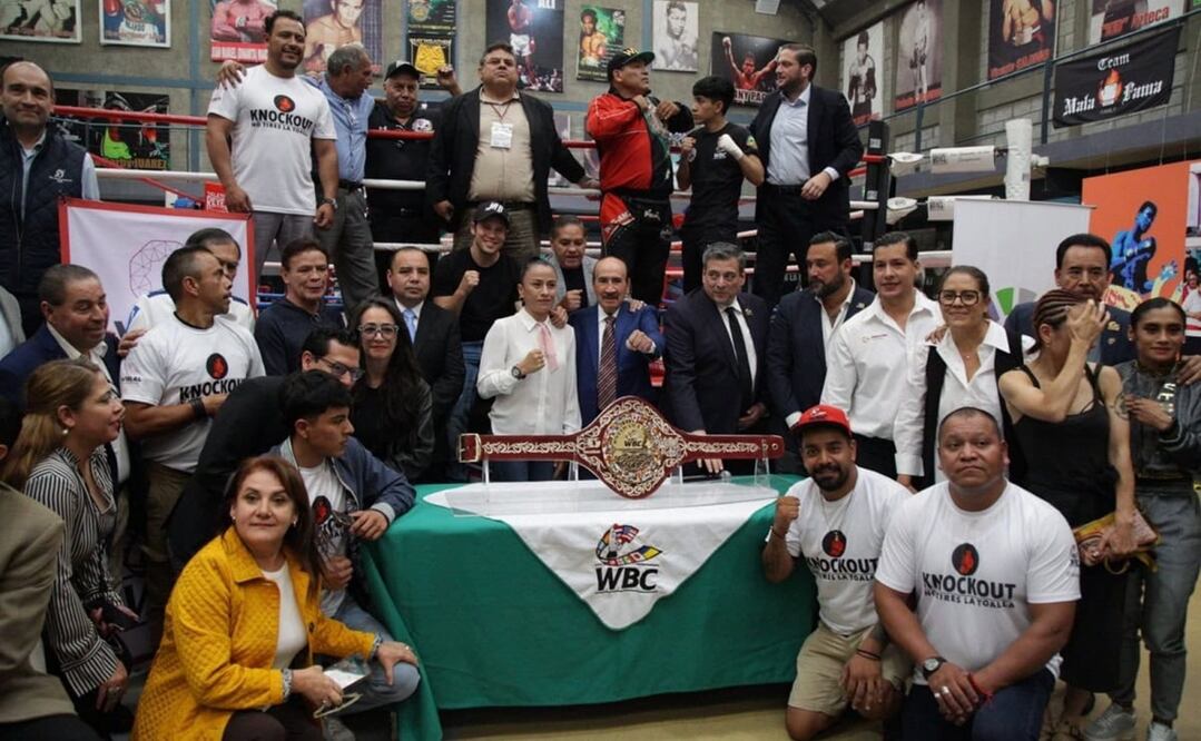 La presentación del cinturón se realizó en el marco de un evento especial en Iztapalapa, Ciudad de México, en apoyo al proyecto social “Knockout: No tires la toalla”. Foto: Gobierno de Tamaulipas