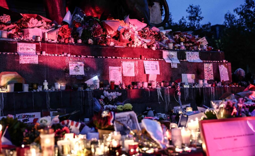 Memorial improvisado en la Plaza de la República de París, el 13 de noviembre de 2025. Foto: AFP